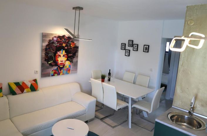 Image No.13-11 Bed Property for sale