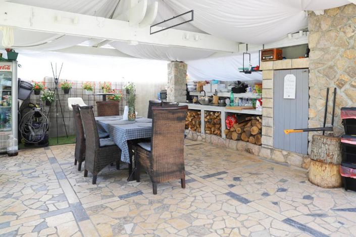 Image No.9-11 Bed Property for sale