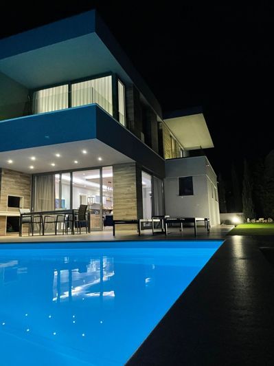 Image No.5-4 Bed Property for sale