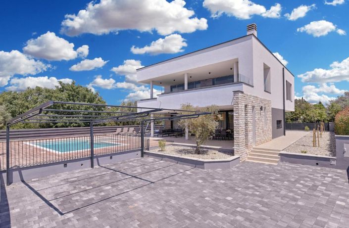 Image No.16-4 Bed Property for sale