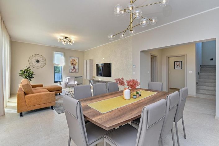 Image No.8-4 Bed Property for sale