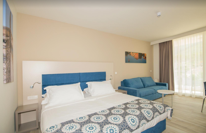 Image No.9-86 Bed Property for sale