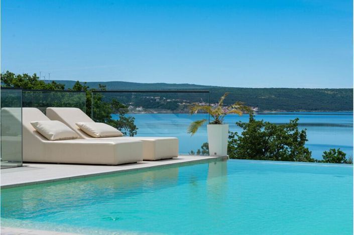 Image No.2-5 Bed Property for sale