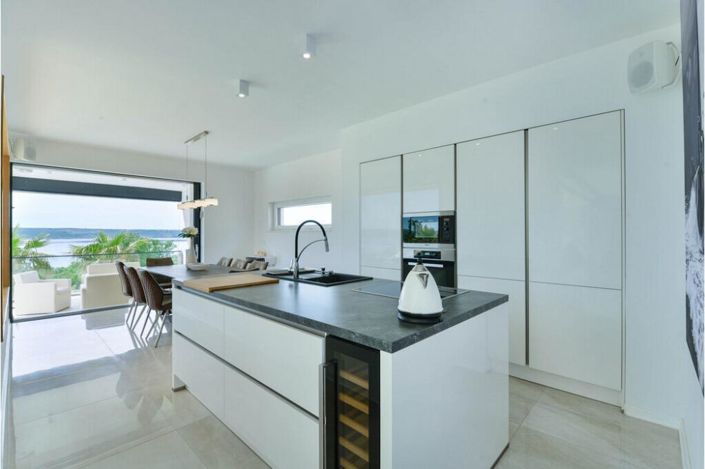 Image No.8-5 Bed Property for sale