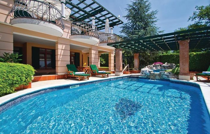 Image No.5-8 Bed Property for sale