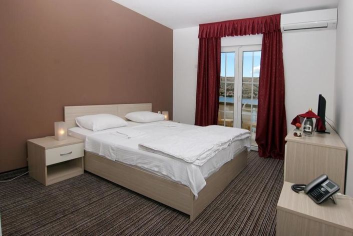 Image No.11-36 Bed Property for sale