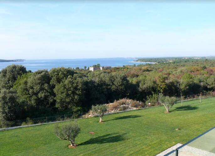 Image No.10-4 Bed Property for sale