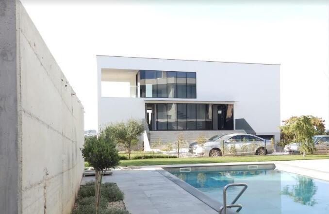 Image No.8-4 Bed Property for sale