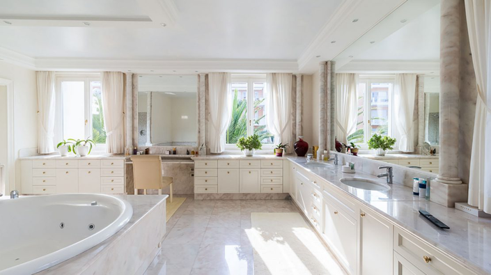 Image No.6-4 Bed Property for sale