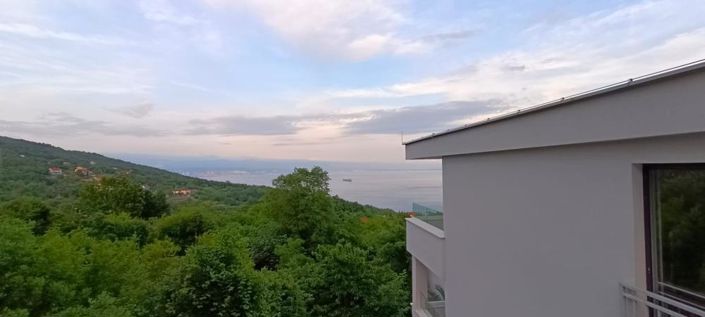 Image No.10-7 Bed Property for sale