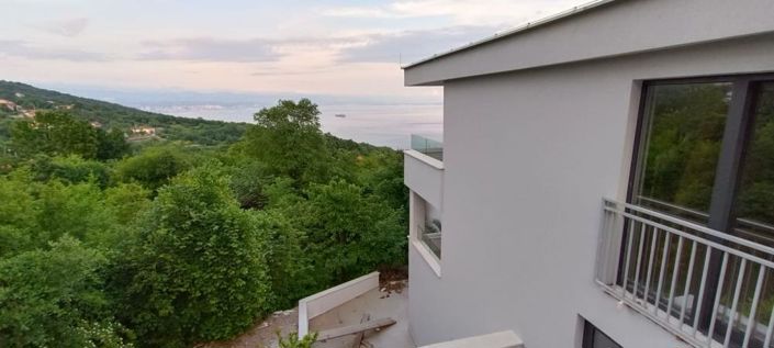 Image No.11-7 Bed Property for sale