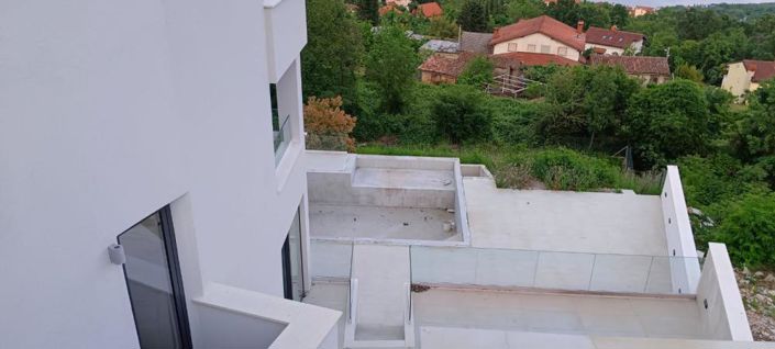 Image No.21-7 Bed Property for sale