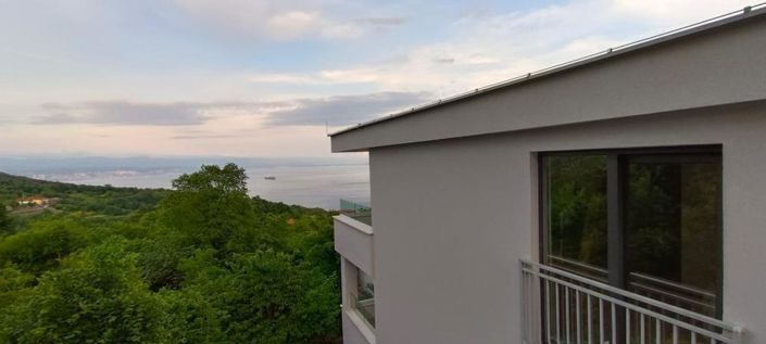 Image No.8-7 Bed Property for sale