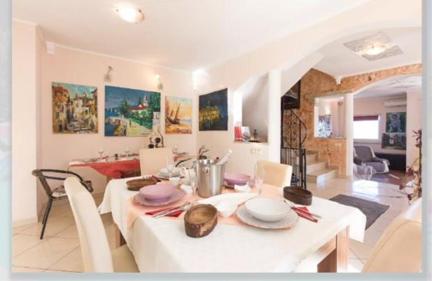 Image No.13-5 Bed Property for sale