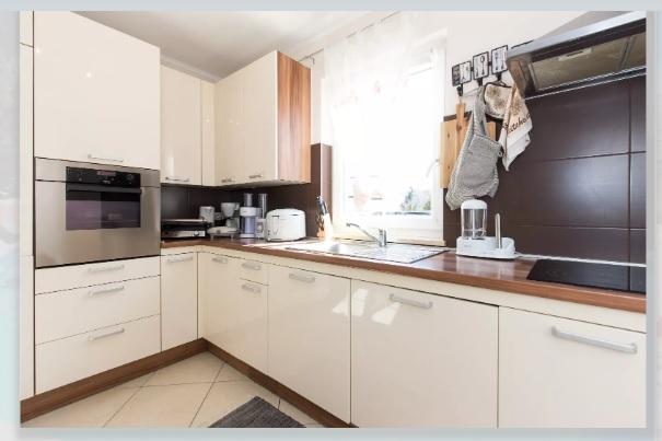 Image No.14-5 Bed Property for sale