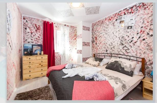 Image No.17-5 Bed Property for sale