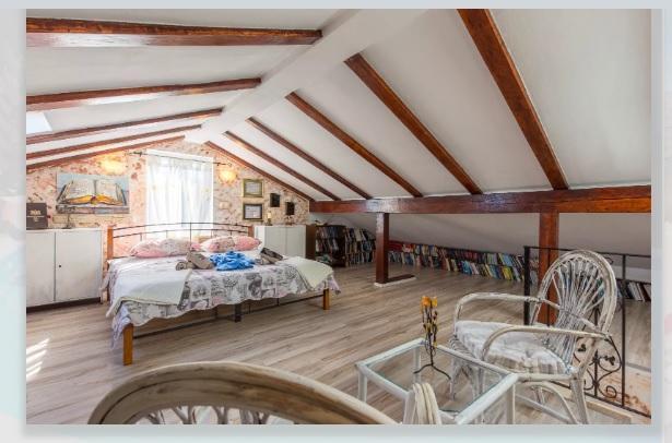 Image No.19-5 Bed Property for sale