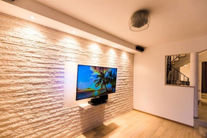 Image No.25-5 Bed Property for sale