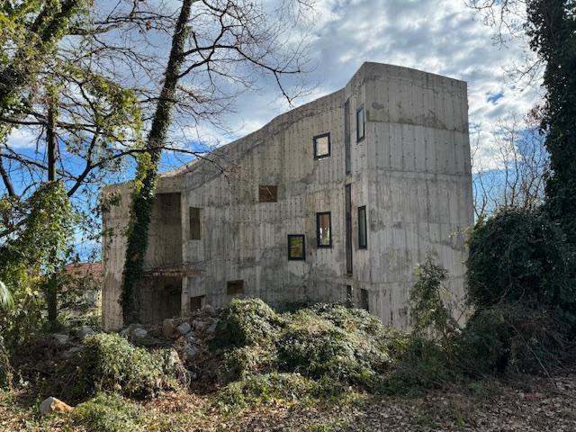 Image No.17-4 Bed Property for sale