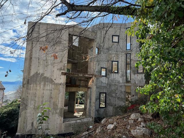 Image No.18-4 Bed Property for sale