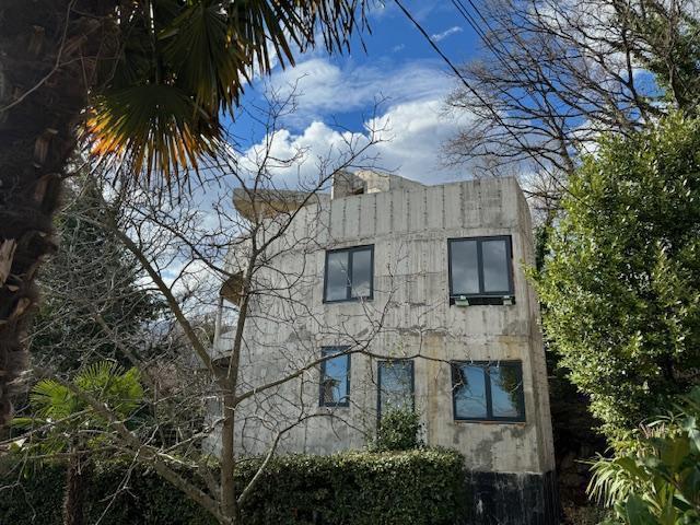 Image No.20-4 Bed Property for sale