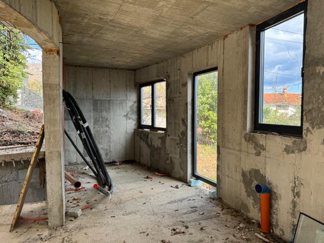 Image No.22-4 Bed Property for sale