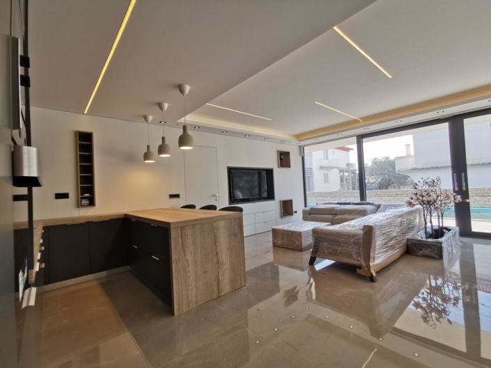 Image No.15-4 Bed Property for sale