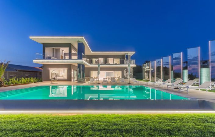 Image No.1-5 Bed Property for sale