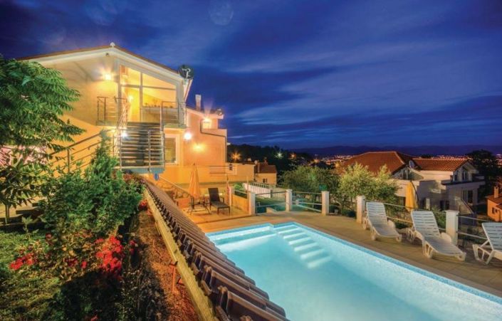 Image No.8-10 Bed Property for sale