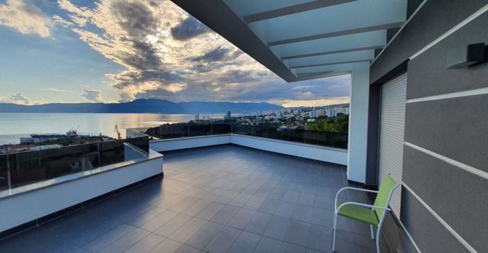 Image No.6-Propriété de 4 chambres à vendre à Kostrena