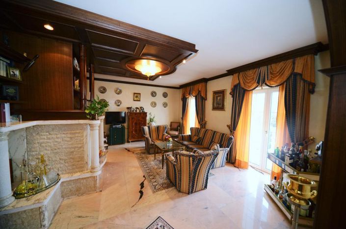 Image No.11-5 Bed Property for sale