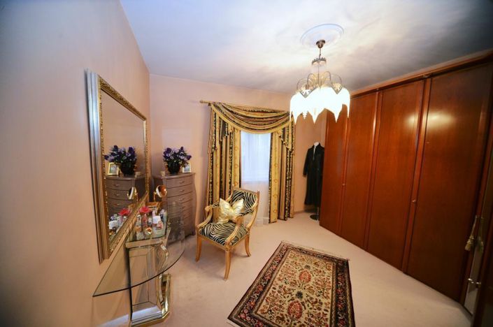 Image No.15-5 Bed Property for sale