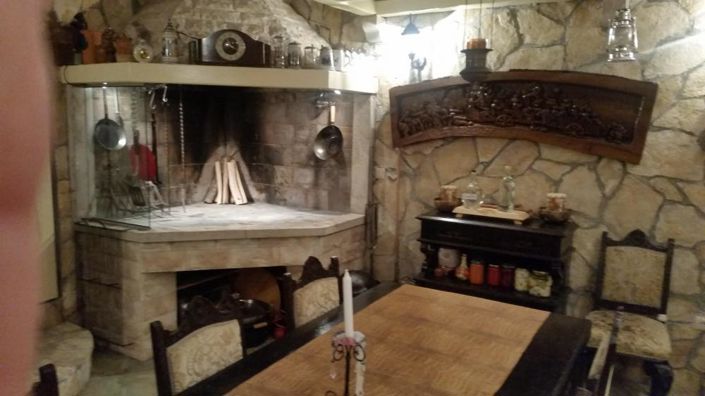 Image No.17-5 Bed Property for sale