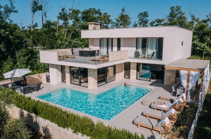 Image No.1-5 Bed Property for sale