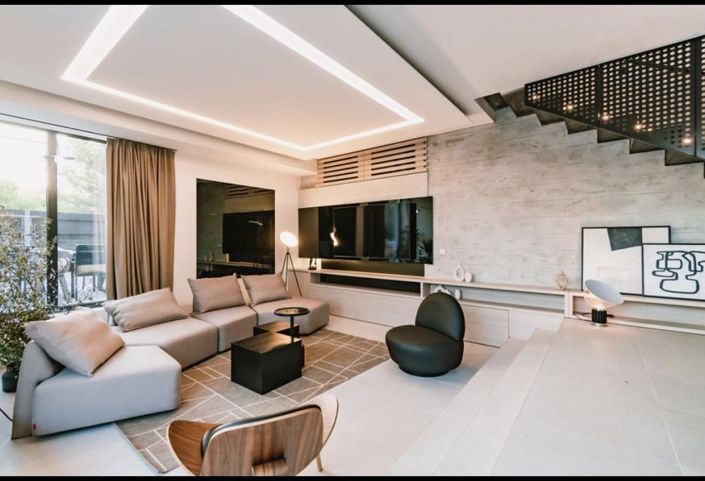 Image No.9-4 Bed Property for sale