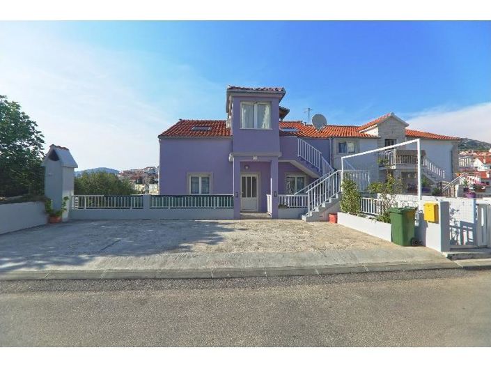 Image No.2-6 Bed Property for sale