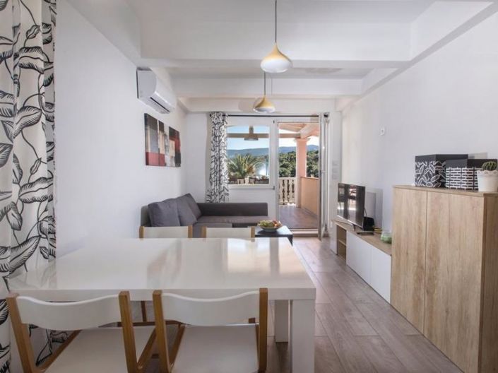 Image No.10-4 Bed Property for sale