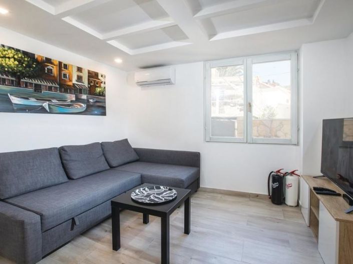 Image No.12-4 Bed Property for sale