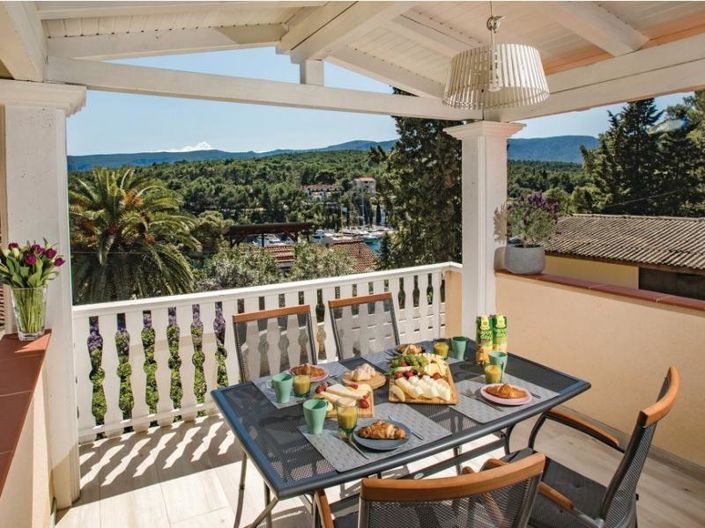 Image No.6-4 Bed Property for sale