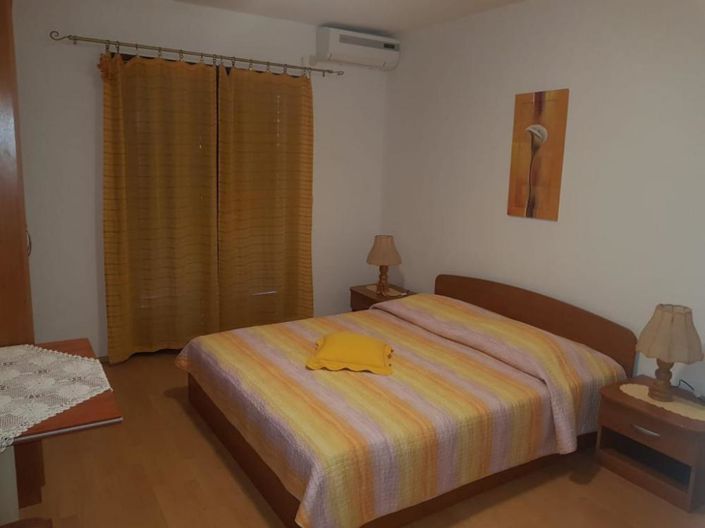 Image No.14-12 Bed Property for sale