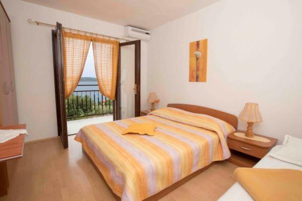 Image No.16-12 Bed Property for sale