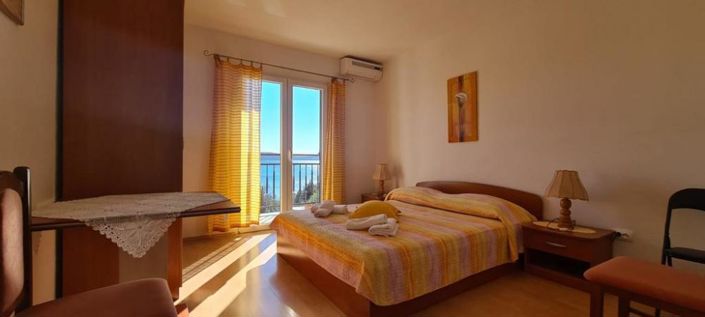 Image No.17-12 Bed Property for sale