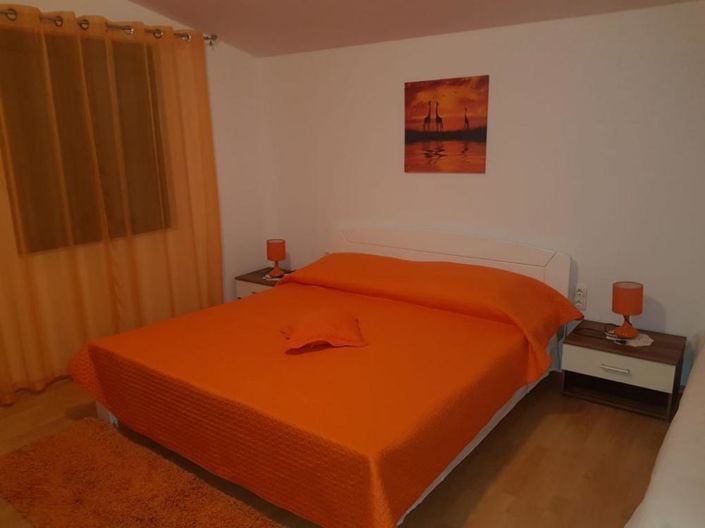 Image No.18-12 Bed Property for sale