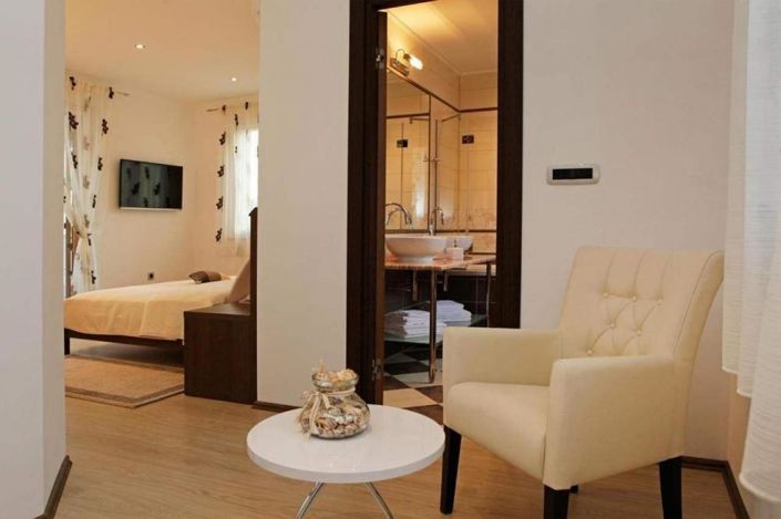 Image No.15-4 Bed Property for sale