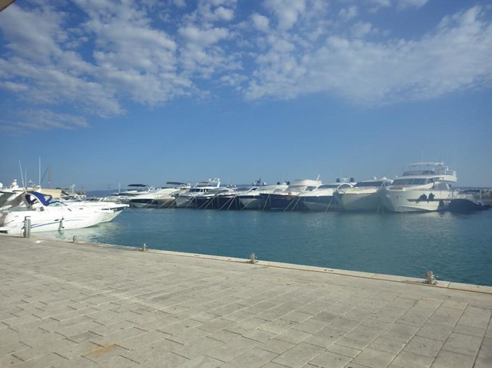 Image No.18-56 Bed Property for sale