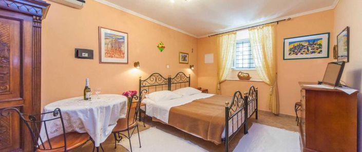 Image No.11-9 Bed Property for sale