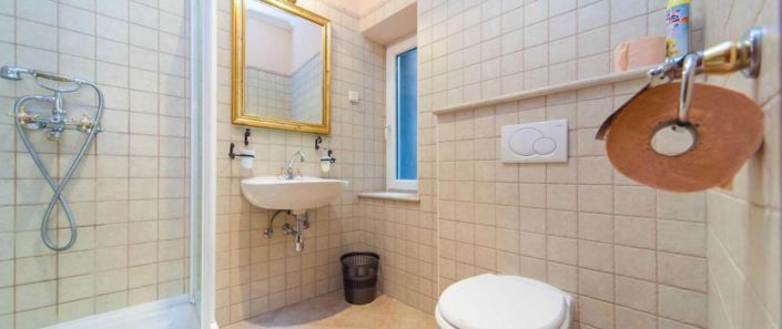 Image No.13-9 Bed Property for sale