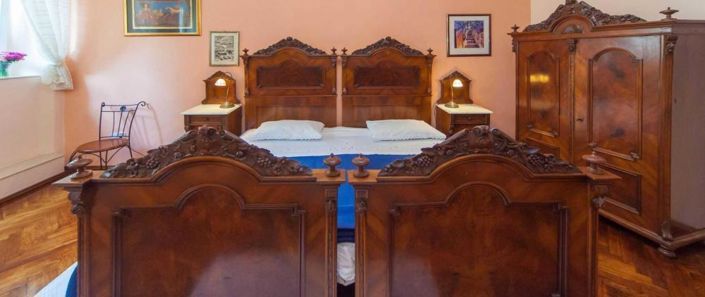 Image No.8-9 Bed Property for sale