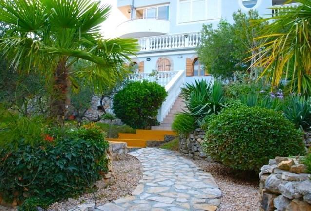 Image No.11-7 Bed Property for sale