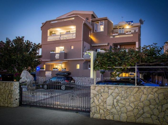 Image No.1-Propriété de 24 chambres à vendre à Croatie